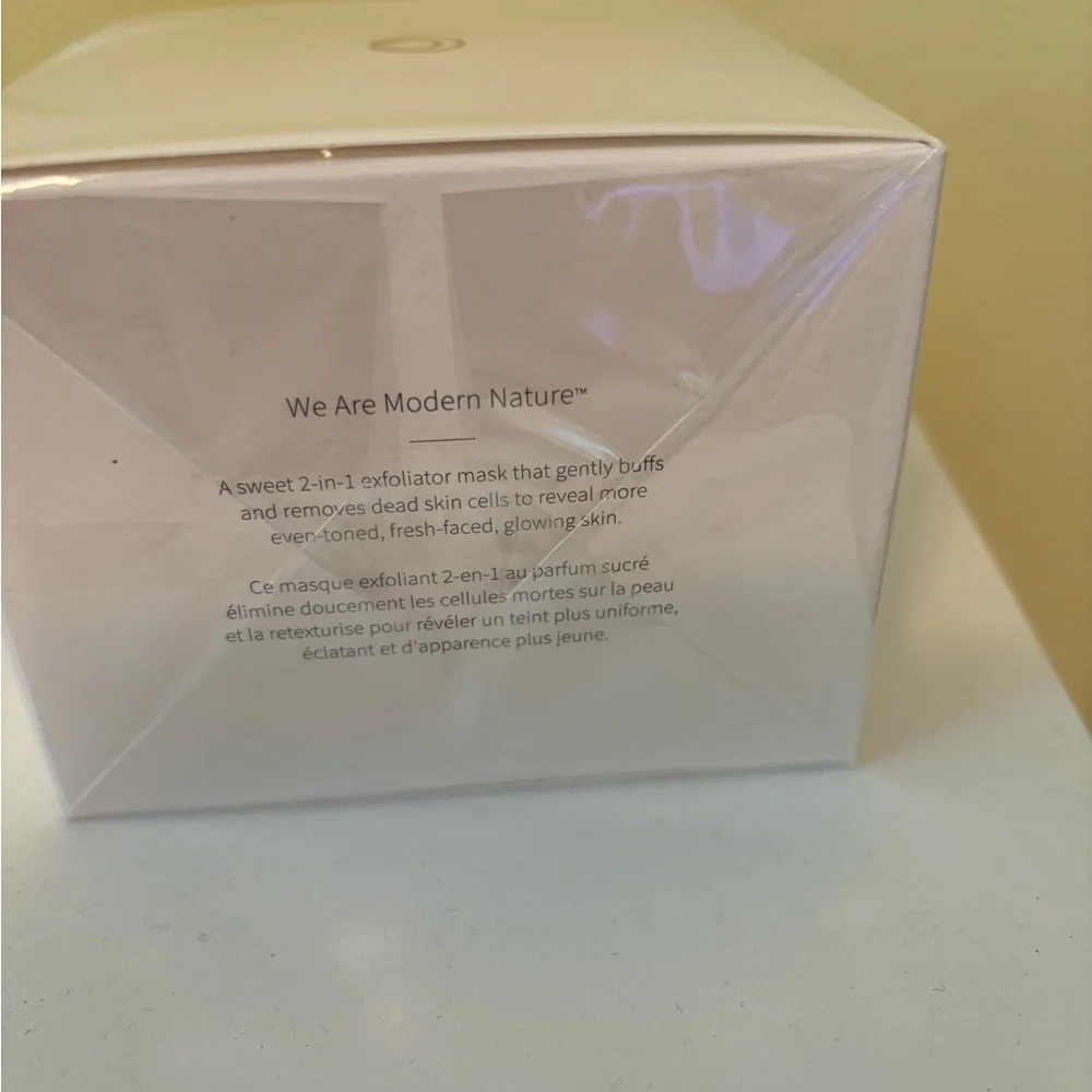 NEW Monat Berry Refined Scrub Perfecting Exfoliator Mask 2.9oz 87ml - Picture 2 of 5